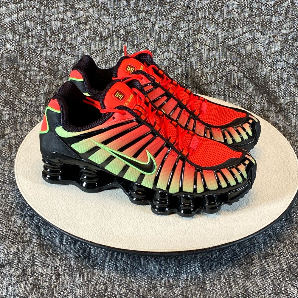 Nike Shox TL Sneaker Women's 8.5 Crimson / Black